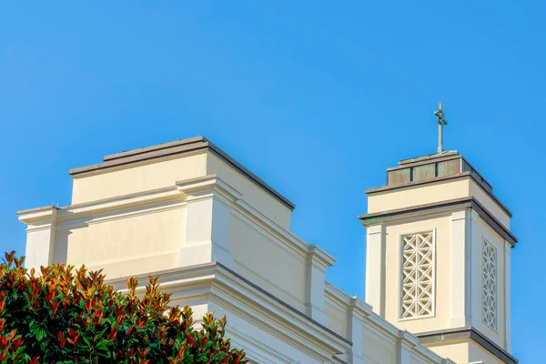 Top Part View Church Painted White Concrete Exterior San Francisco – stockfoto
