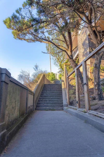 Путь Ведущий Лестнице Забором Здания Сан Франциско Калифорния Бетонная Дорожка — стоковое фото