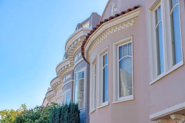 Houses Frieze Corbels San Francisco California Residential Building Back White —  Fotos de Stock