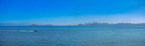 Panoramic View San Francisco Bay City Skyline California Speed Boat —  Fotos de Stock