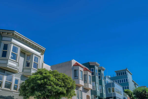 Row Residential Buildings Victorian Modern Exterior San Francisco California Tree — Stockfoto