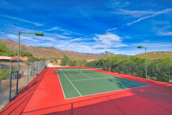 Теннисный Корт Сетчатым Ограждением Стульями Тусоне Аризона Большой Теннисный Корт — стоковое фото