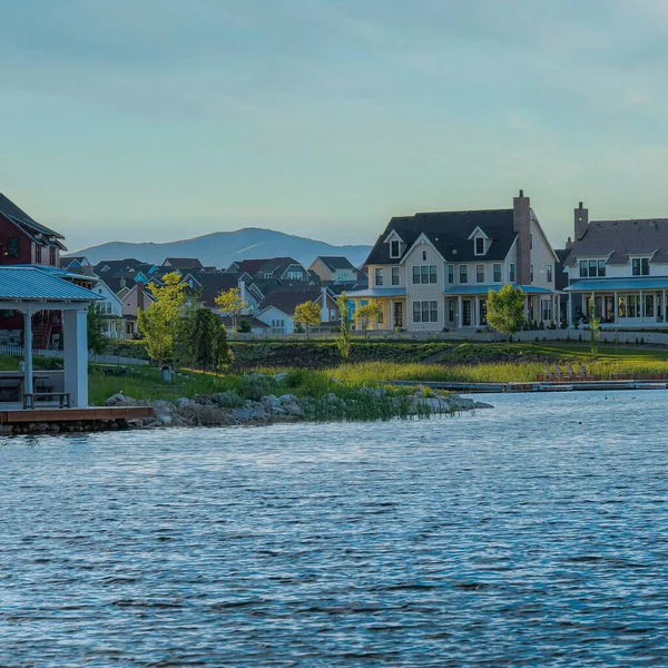 Square Whispy White Clouds Oquirrh Lake Waterfront Sunset Daybreak Utah — Stock Photo, Image