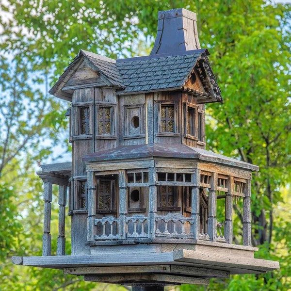 Square Houten Vogelhuisje Een Metalen Paal Bij Zonsopgang Utah Close — Stockfoto