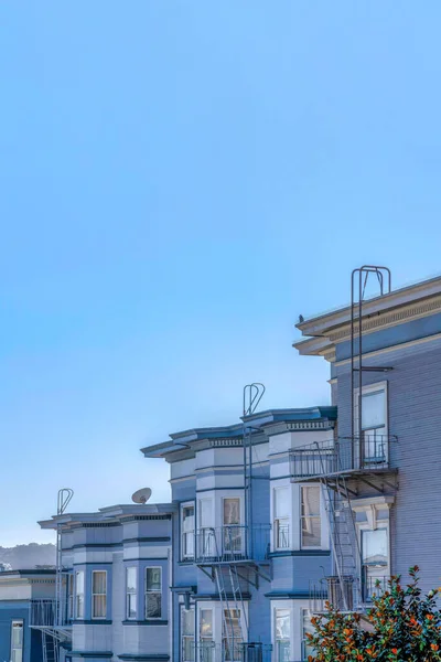Sloped Residential Buildings Emergency Stairs Clear Sky San Francisco Apartment — Stock Photo, Image