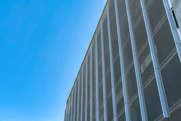 Edificio Oficinas Exterior Con Fondo Cielo Azul Sin Nubes Día — Foto de Stock