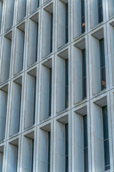 Современное Бетонное Здание Остине Техас Высокими Прямоугольными Окнами Архитектурные Виды — стоковое фото