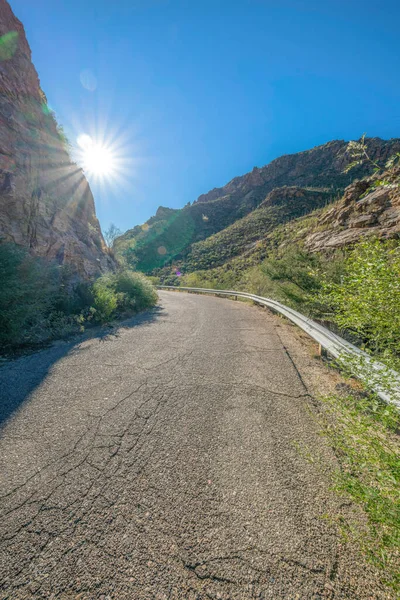 Route Courbe Avec Soleil Regardant Côté Pente Rocheuse Sabino Canyon — Photo