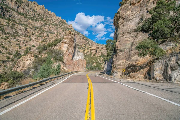 Monte Lemmon Arizona Carretera Con Barreras Metálicas Entre Las Paredes — Foto de Stock