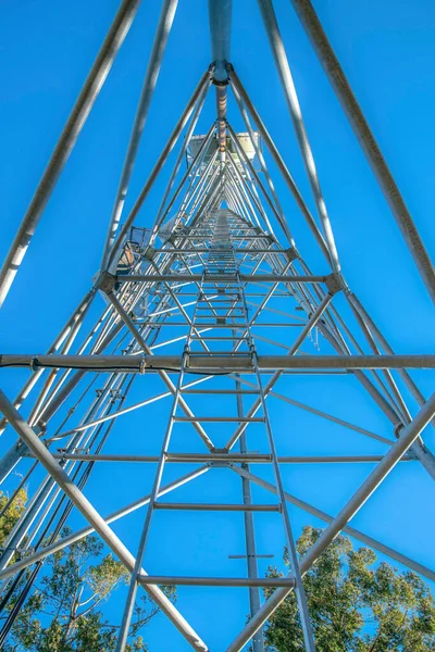 Mount Lemmon Arizona Pohled Centrum Kovové Rádiové Věže Zdola Nízký — Stock fotografie