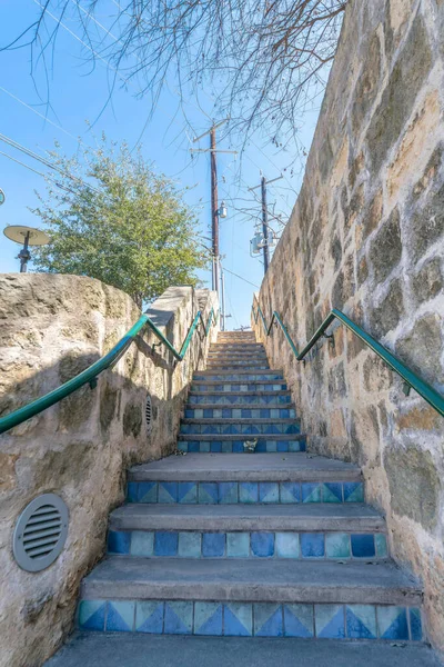 San Antonio Texas Escadas Estreitas Com Azulejos Elevação Ornamentados Azuis — Fotografia de Stock