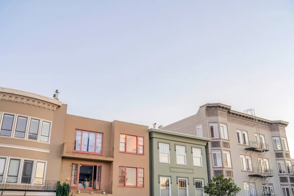 Reihenhäuser Und Mehrfamilienhäuser Viktorianischen Stil San Francisco Kalifornien Links Reihenhäuser — Stockfoto