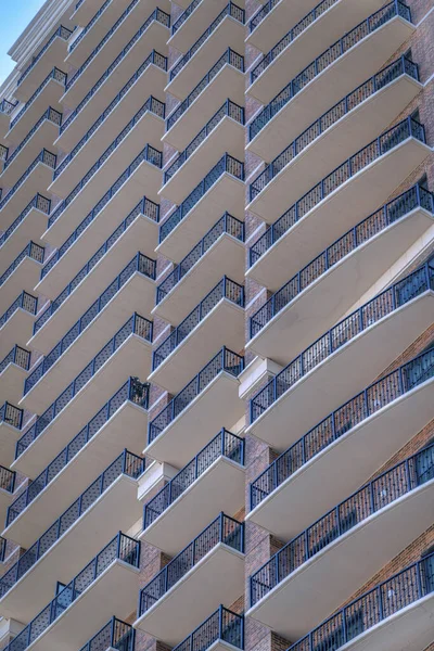 Austin Texas Şehir Merkezindeki Modern Apartman Cephesinde Geniş Balkonları Var — Stok fotoğraf