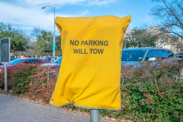 Geen Parking Slepen Bord Stoep Voorkant Van Een Parkeerplaats Austin — Stockfoto