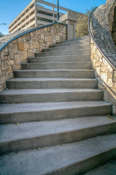 Escalera Exterior Con Medio Muro Piedra Barandas Paseo Del Río —  Fotos de Stock