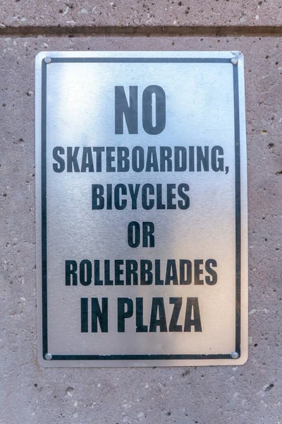 San Antonio Texas Skateboarding Bicycles Rollerblades Plaza Signage Silver Metal — Stock Photo, Image