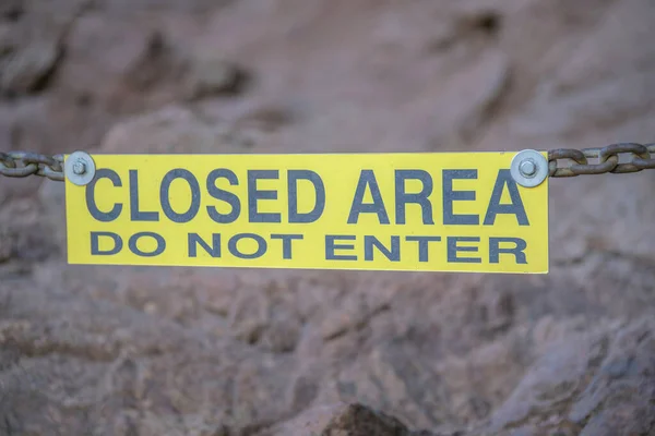 Phoenix Arizona Close Yellow Signage Closed Area Enter Camelback Mountain — Stock Photo, Image