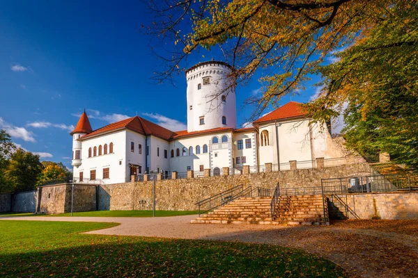 Castelo Medieval Budatin Com Parque Temporada Outono Eslováquia Europa — Fotografia de Stock