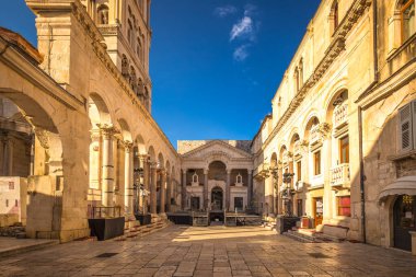 Peristyle, tarihi Split, Hırvatistan ve Avrupa merkezindeki Diocletian Sarayı 'nın merkez meydanı.