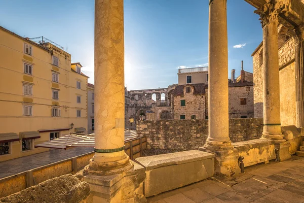 Arquitetura Edifícios Dentro Palácio Diocleciano Centro Histórico Split Croácia Europa — Fotografia de Stock