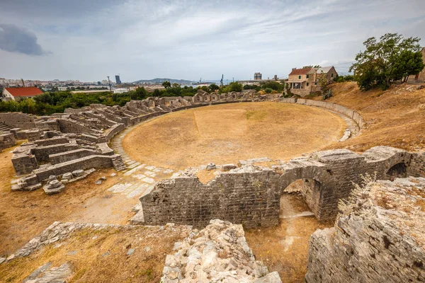 欧洲克罗地亚斯普利特镇附近索林的罗马考古定居点圆形剧场的废墟 — 图库照片
