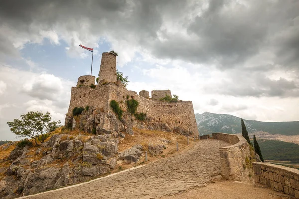 Ορεινό Φρούριο Klis Βρίσκεται Βορειοανατολικά Του Σπλιτ Της Κροατίας Και — Φωτογραφία Αρχείου
