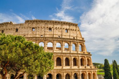 Roma, İtalya ve Avrupa 'nın merkezindeki Colosseum amfitiyatrosu.