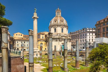 Trajan 'ın Forumu, Roma, İtalya ve Avrupa' nın merkezindeki antik Roma harabeleri meydanı..