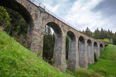 Chmaros viyadük, Avrupa 'nın orta kesimindeki Telgart kasabasının yakınındaki taş demiryolu köprüsü..