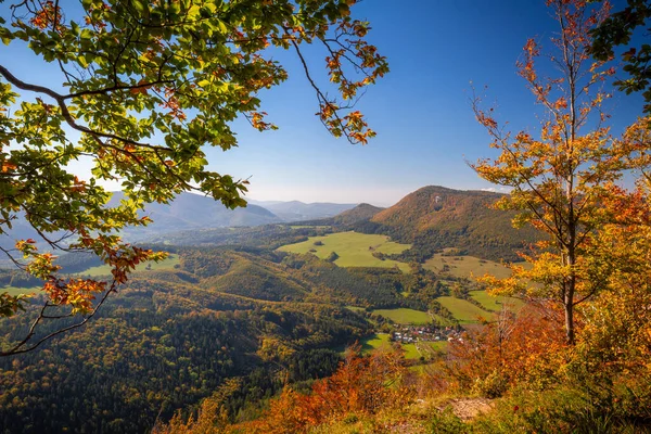 秋天的风景 斯洛伐克西北部的斯特拉索夫山脉 — 图库照片
