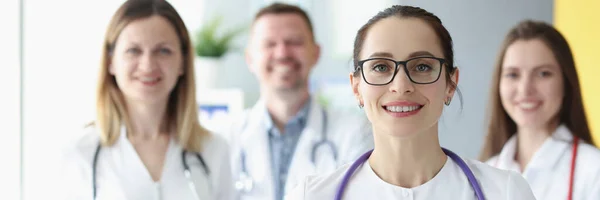 Portrait of medical team standing with clipboard in hospital — Stock Photo, Image
