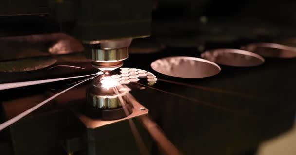Wysoka precyzja spawania laserowego blachy stalowej 4k — Wideo stockowe
