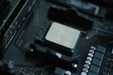 AMD Ryzen işlemcisi ana kart yuvası AM4 'e yüklendi