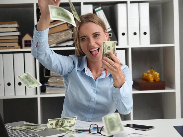 Ricompensa in denaro per un buon lavoro — Foto Stock