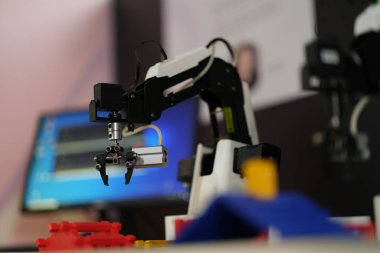 Üretim için yenilikçi robot, robotik sergisi