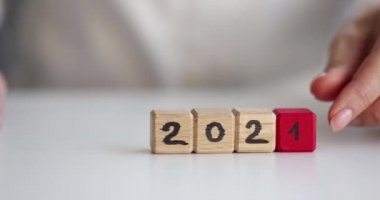 2021 'den 2022' ye kadar sayıların kübünü çeviren kişi