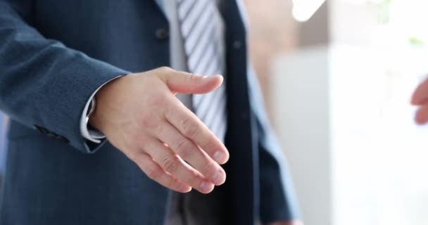 Businessman in business suit is shaking hands with partner — Stockvideo