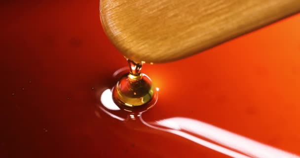 Transparent liquid of gold color slow motion 4k movie — Stockvideo