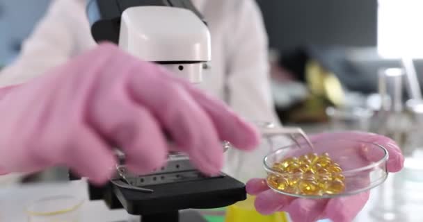 Scientist laboratory researching beneficial properties of omega-3 fatty acids — Stock videók