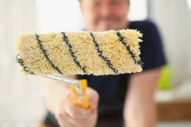 Boyacı duvar boyama için paten tutma aracı, ekipmana odaklan