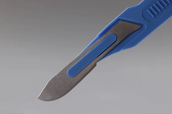Húzható zsebméretű dobozvágó, éles eszköz kék színű késsel — Stock Fotó