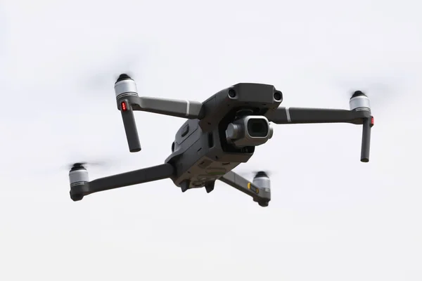 Nuevo dispositivo de drones con mando a distancia volar y filmar —  Fotos de Stock