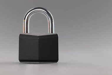 Katı metal kilit, ev ya da apartmanı korumak için bir şey, haneye tecavüzden korunmak için.