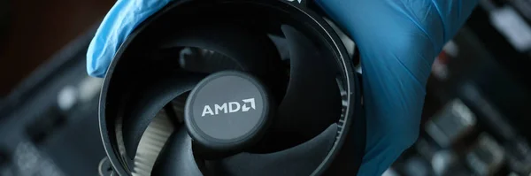 손 장갑 설치 Cpu 팬 AMD 클로저 업 — 스톡 사진