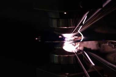 CNC metal işleme için lazer kesme makinesi