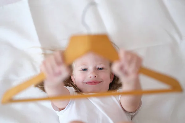Little kid having fun in bed at home — Foto Stock