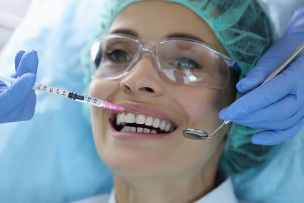 Female client on appointment in stomatology cabinet, syringe with painkiller liquid — Stock Fotó