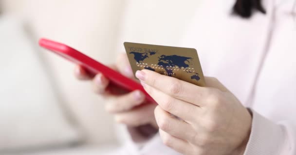 Business person using mobile phone for online payments and credit card with internet connection — Vídeos de Stock