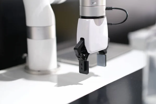 Mechanical white arm robotic arm in production — Stockfoto