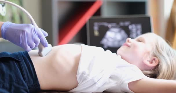 Doctor conducting ultrasound examination of internal organs of child in clinic 4k movie — ストック動画